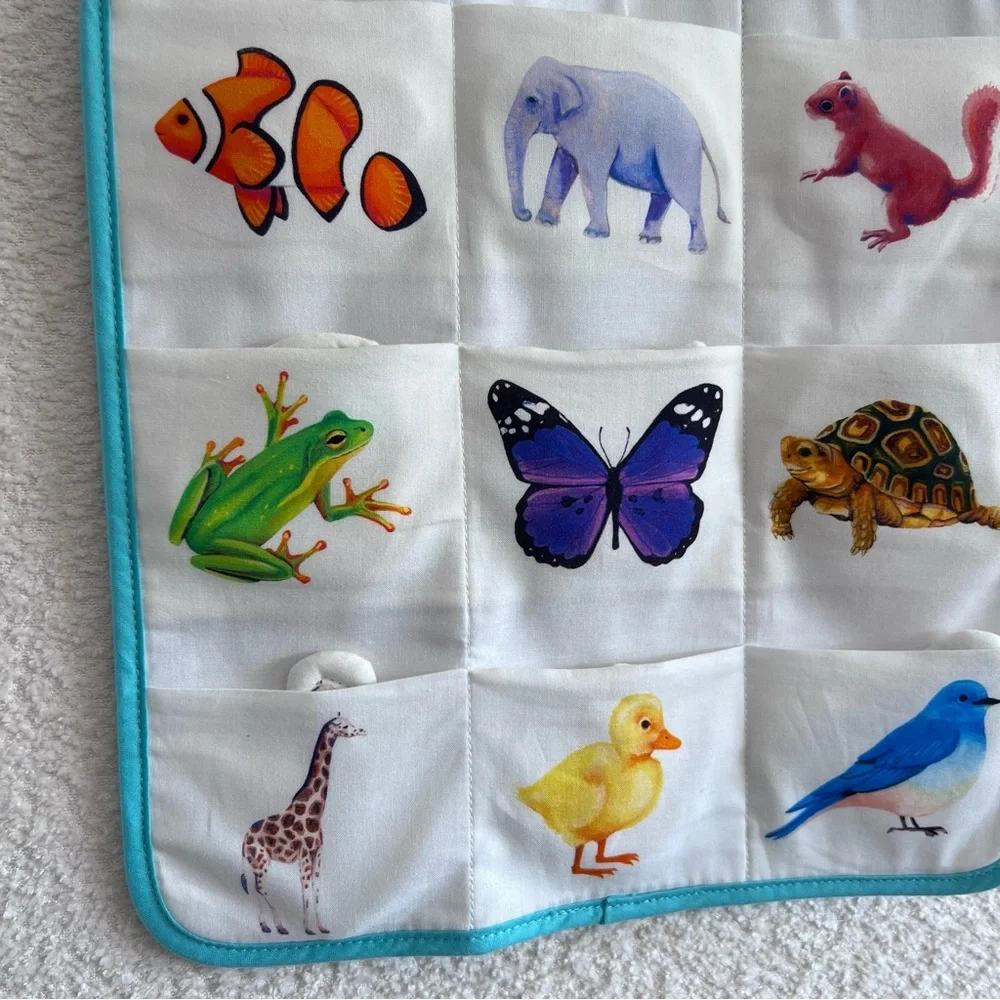 Lovevery Quilted Critter Pockets 9 Pockets Organic Cotton White‎ Blue Matching
